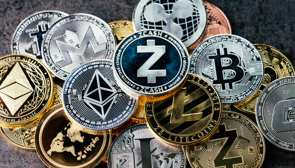 Illustrasjonsfoto av diverse kryptovaluta i mynt-form.