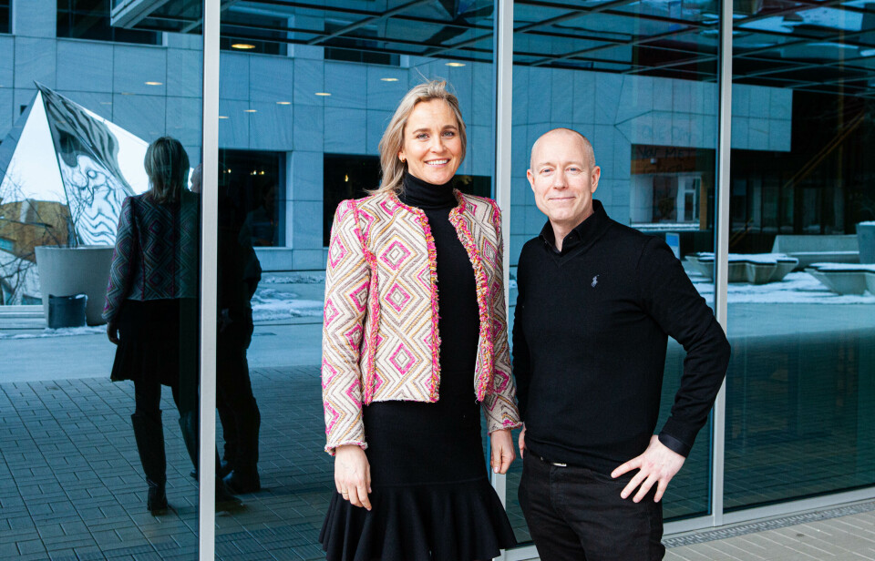 Line Sverdrup Ulvesæter blir ny plassjef i DNB Bergen. Her sammen med Tom Lehrmann, leder digitale kanaler i bedriftsmarkedet i DNB