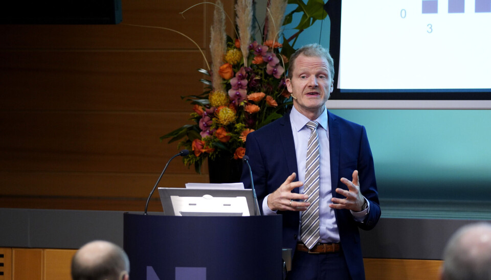 Visesentralbanksjef Pål Longva presenterer rapporten på fagkonferansen Finansiell fagdag 2023.