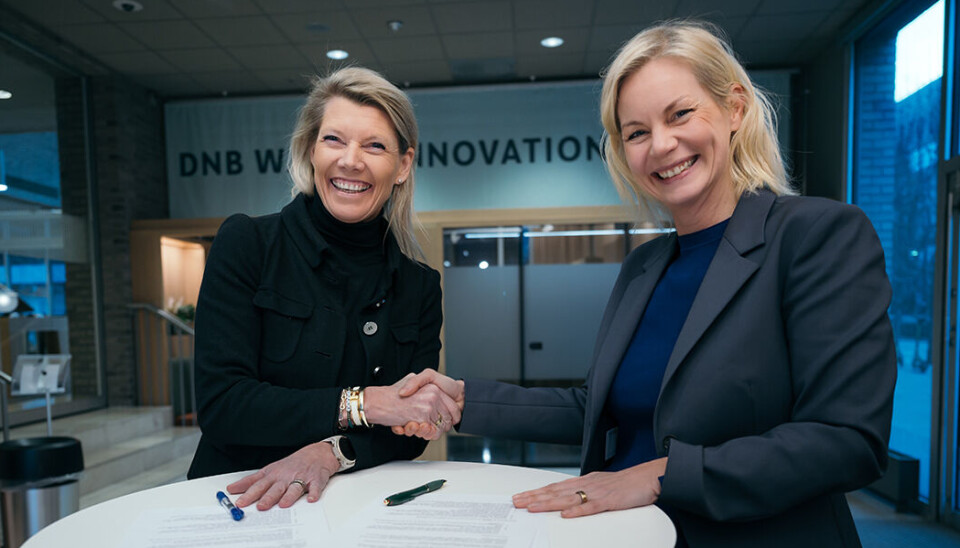 Kjerstin Braathen og Sigrun Gjerløw Aasland har signert avtale mellom DNB og Zero.