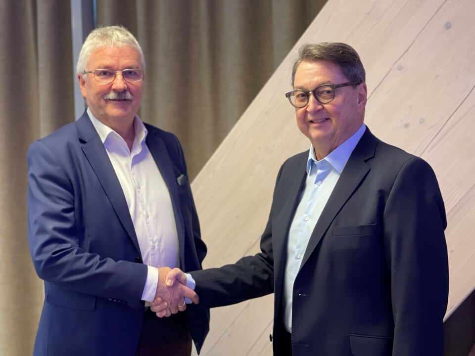 Konsernsjef Richard Heiberg i Sparebank 1 Østlandet og administrerende Rolf Endre Delingsrud i Totens Sparebank.