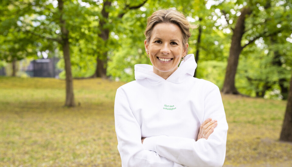 Misjonsalliansen har solgt en bank i Liberia. Her ved generalsekretær Heidi Sandvand Hegertun.