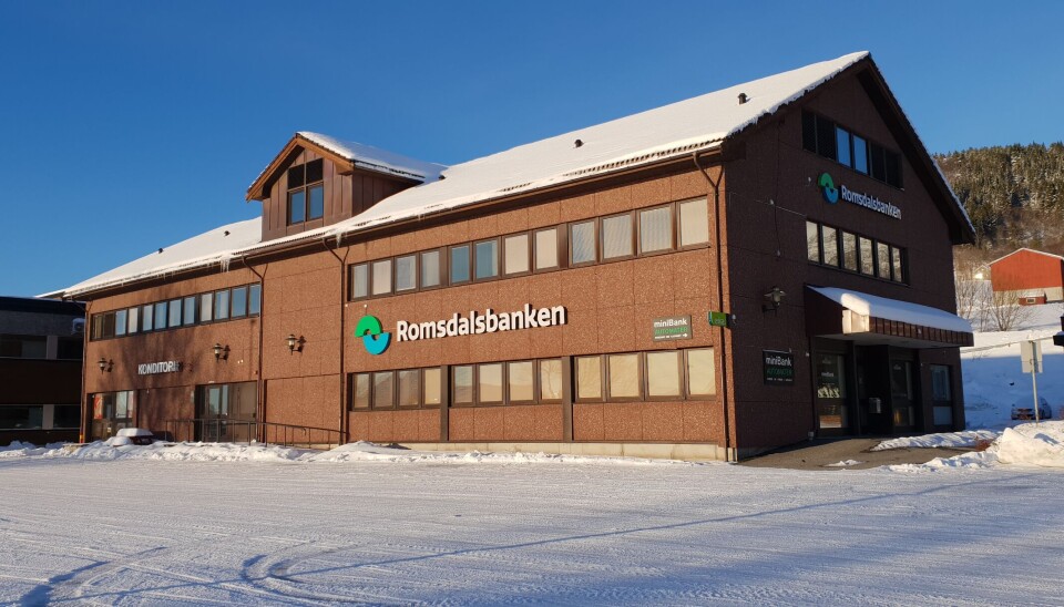 Hovedkontoret til Romsdalsbanken, som blir overtakende bank.
