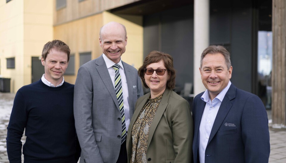 Gruppeute: Fra venstre: Anders Gimmingsrud (styreleder Eidsberg), Rune Iversen (adm banksjef Marker), Bjørg Dalane (styreleder Marker) og Glenn Haglund (adm banksjef Eidsberg).