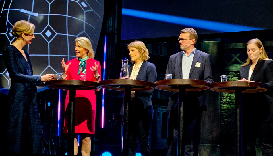 Konserndirektør i DNB, Kjerstin Braathen, finanspolitisk talsperson i SV, Kari Elisabeth Kaski, administrerende direktør i Lokalbank Bent R. Eidem og Tina Bru fra Høyre var i en paneldebatt under Finansnæringens dag. Debatten ble ledet av direktør for strategi, innsikt og analyse i Finans Norge, Marianne Marthinsen.
