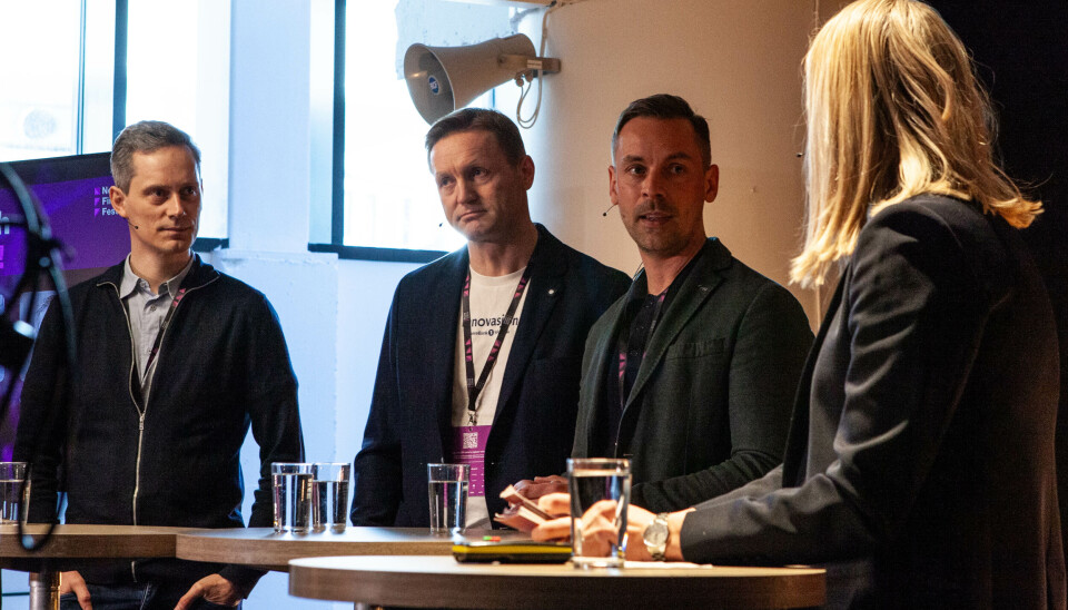 Investordebatt på festival. Johan Lorenzen, Upfin (t.v.) Vidar Aksland Finstart Nordic og Armando Coppola, Wellstreet Capital snakket om fintech-investeringer sammen med debattleder Henna Raknes fra Amp Eleven. Fot: Jörgen Skjelsbæk.