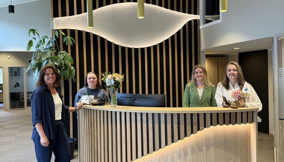 De ansatte er på plass i det nye finanshuset på Frøya. Godt fornøyde, er meldingen fra banken.