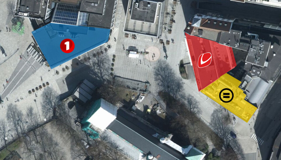 Domkirkeplassen i Stavanger. Til venstre er filialen til Sparebank 1 SR-Bank. Til høyre ligger Sandnes Sparebank og i starten av 2025 flytter Sparebanken Vest inn mellom dem.