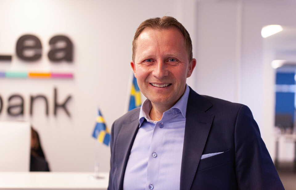 Oddbjørn Berentsen innførte midlertidig flaggdag på kontoret etter at den svenske banklisensen var i boks.