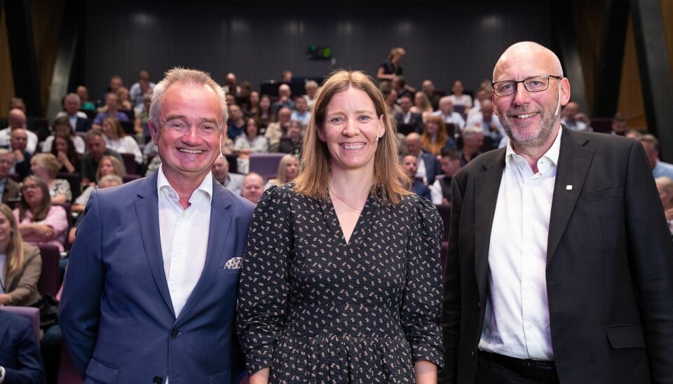 Konsernsjef Jan-Frode Janson i Sparebank 1 SMN, direktør utvikling og teknologi Astrid Undheim i Sparebank 1 SMN og rektor Tor Grande ved NTNU.