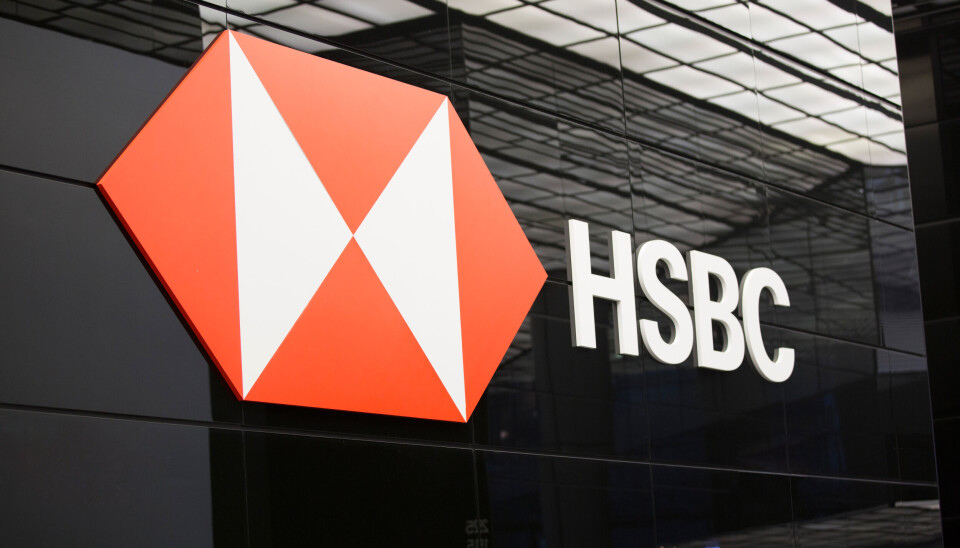 HSBCs logo utenfor kontoret i London.