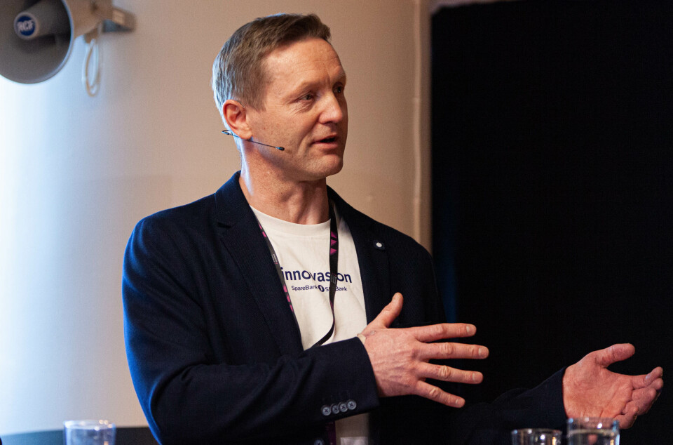 Vidar Aksland, daglig leder i Finstart Nordic, er fornøyd med å funnet en ny eier til regtech-selskapet Beaufort Solutions. Her er Aksland i aksjon under en paneldebatt på Norway Fintech Festival tidligere i år.