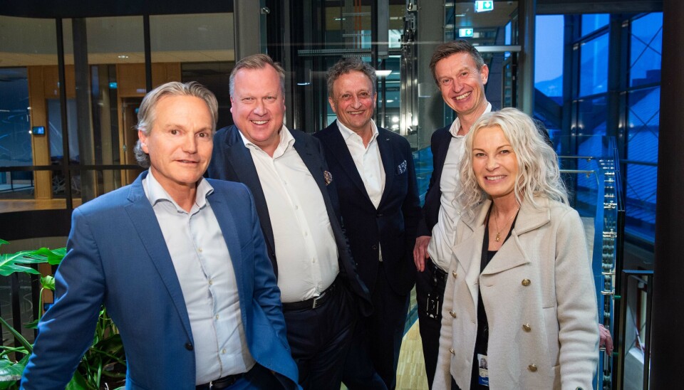 Fra venstre: SpareBank 1 Nord-Norges styreleder Eirik Frantzen, ny styreleder i Stiftelsen for Nord-Norge, Joachim Høegh-Krohn, lederen av SpareBank 1 Nord-Norges representantskap, Roar Dons, SpareBank 1 Nord-Norges CFO Bengt Olsen og konsernsjef Hanne Karoline Kræmer.