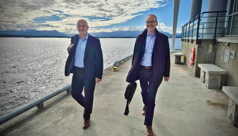 Fusjonerer. Jonny Engdahl, administrerende banksjef i Sunndal Sparebank t.v og Odd Kjetil Sørgaard administrerende banksjef i Romsdal Sparebank.