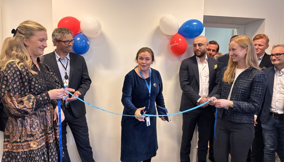 Konsernsjef Klara Lise Aasen klipper snoren på det nye drammenskontoret til Sparebank 1 Østlandet, 10. oktober.