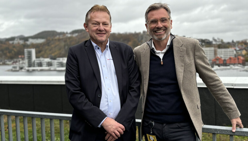 Lars Kristiansen i Rogaland Sparebank er meget godt fornøyd med avtalen banken har inngått med Brage Finans. Her sammen med regiondirektør for Brage Finans i Rogaland, Atle Øvestad.