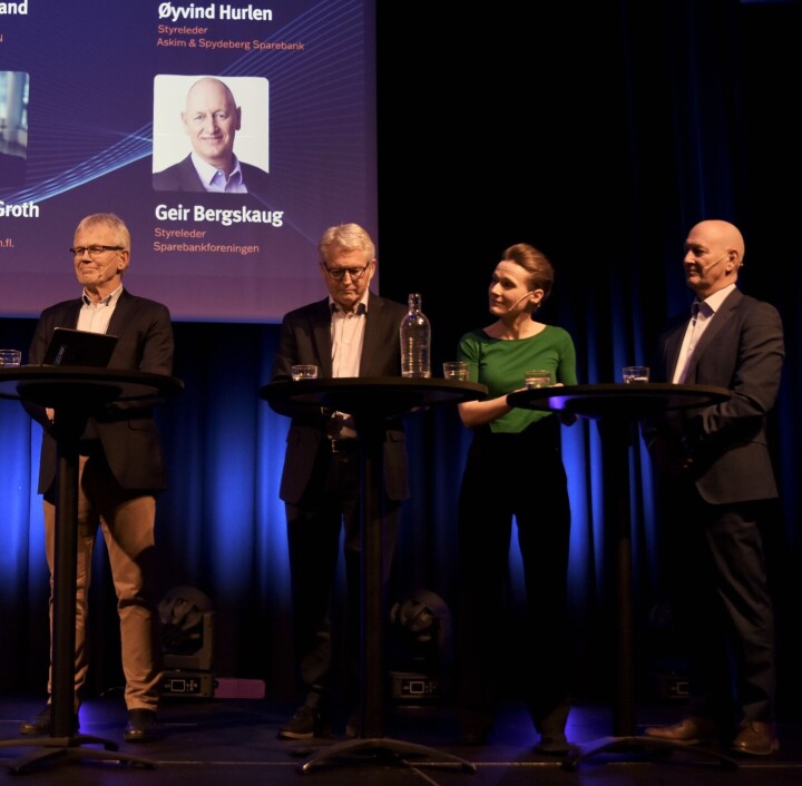 Panelsamtale om styrets rolle i dag – fra venstre: Debattleder: Gunhild Dugstad, partner i Wiersholm, Kjell Bjordal, Styreleder Sparebank 1 SMN Øyvind Hurlen, styreleder Askim & Spydeberg Sparebank Marianne Groth, nestleder i styret i Eika Kredittbank, Geir Bergskaug, styreleder i Sparebankforeningen og administrerende direktør i Sparebanken Sør