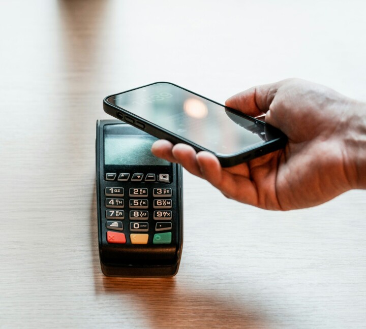 Illustrasjonsfoto fra Unsplash - betaling mobilepay tæpp