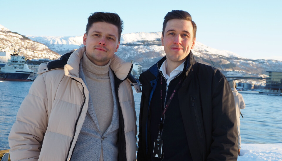 Markuss Rozins (t.v.) med administrerende direktør i Aritma, Thor Kristian Seth.