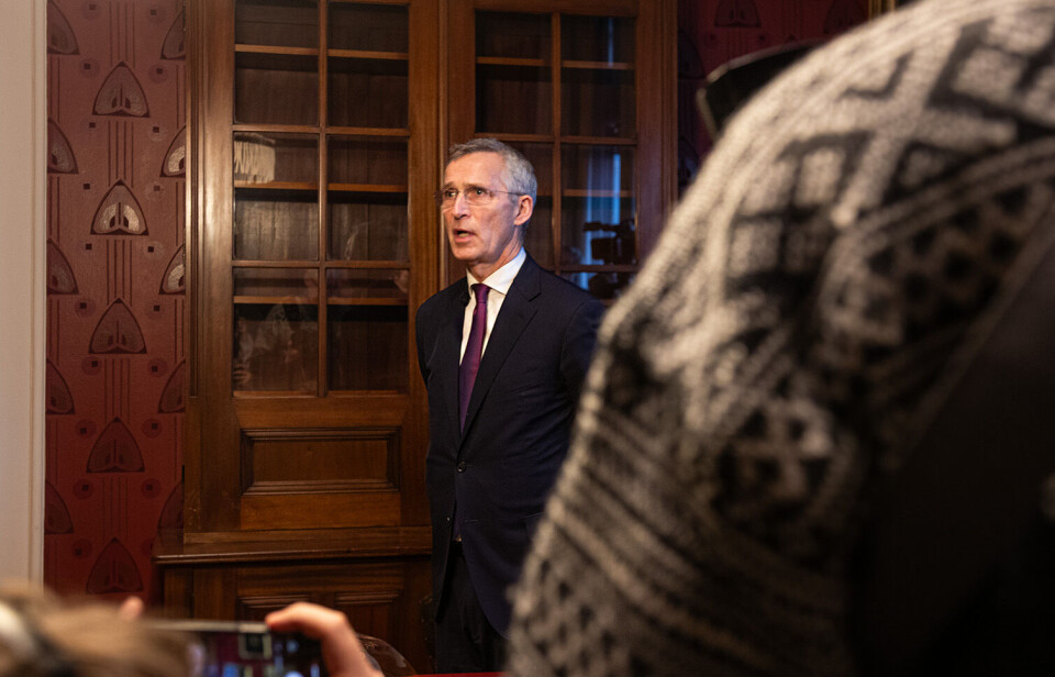 Norges finansminister Jens Stoltenberg. Norges ferske finansminister Jens Stoltenberg på hans nye kontor i Finansdepartementet.