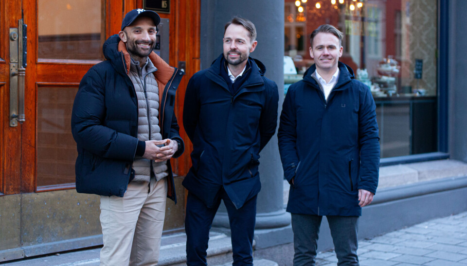 Aprila Bank-toppene Israr Khan, produkt- og teknologisjef, Kjetil Barli, midlertidig daglig leder og Espen Engelberg, midlertidig finansdirektør har begynt å se på mulighetene for å flytte banken til utlandet.