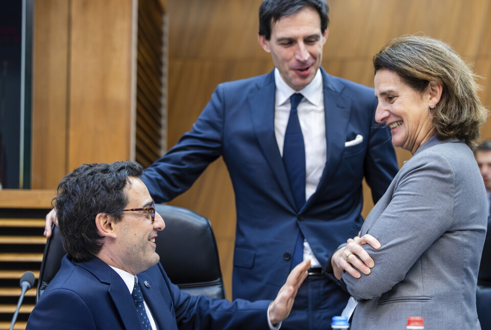 EU-kommissær for industri og velferd Stéphane Séjourné, EUs klimakommissær Wopke Hoekstra og EU-kommisjonens visepresident Teresa Ribera la onsdag fram den mye omtalte Ren energi-pakken. EU-kommissær for industri og velferd Stéphane Séjourné, EUs klimakommissær Wopke Hoekstra og EU-kommisjonens visepresident Teresa Ribera la onsdag fram den mye omtalte Ren energi-pakken.