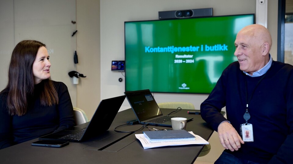 Kine Søyland, kommunikasjonssjef i Norgesgruppen, og Odd Birkenes, leder for verdiøkende tjenester i Norgesgruppen, er stolte av samarbeidsprosjektet kontanttjenester i butikk, som de utfører med Bankaxept og alle Norges banker.
