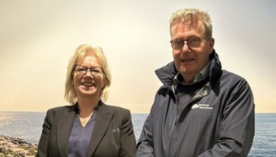 Administrerende banskjef Nina Holte i Agder Sparebank og administrerende banksjef Harald Flaa i Birkenes Sparebank.