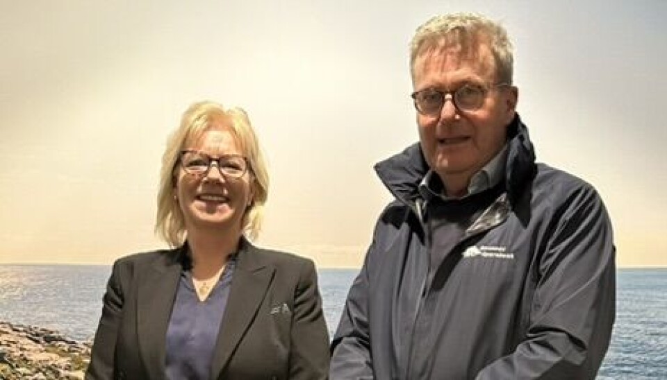 Administrerende banskjef Nina Holte i Agder Sparebank og administrerende banksjef Harald Flaa i Birkenes Sparebank.