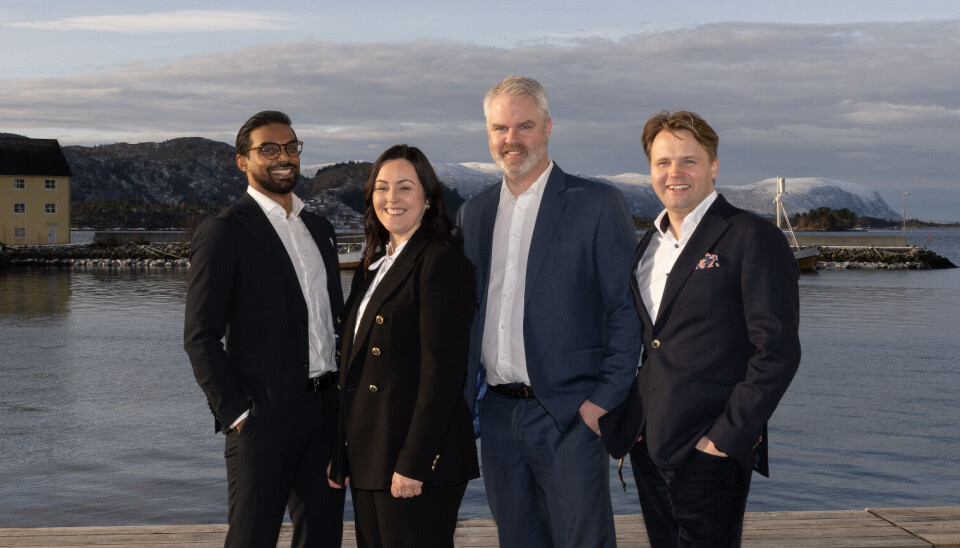 Tre personer vil ha kontoret i Ulsteinvik som fast arbeidsplass: f.v.: Noel Edward, Ann-Kristin Bigset, Guttorm Remøy Vartdal og Eirik Vartdal.