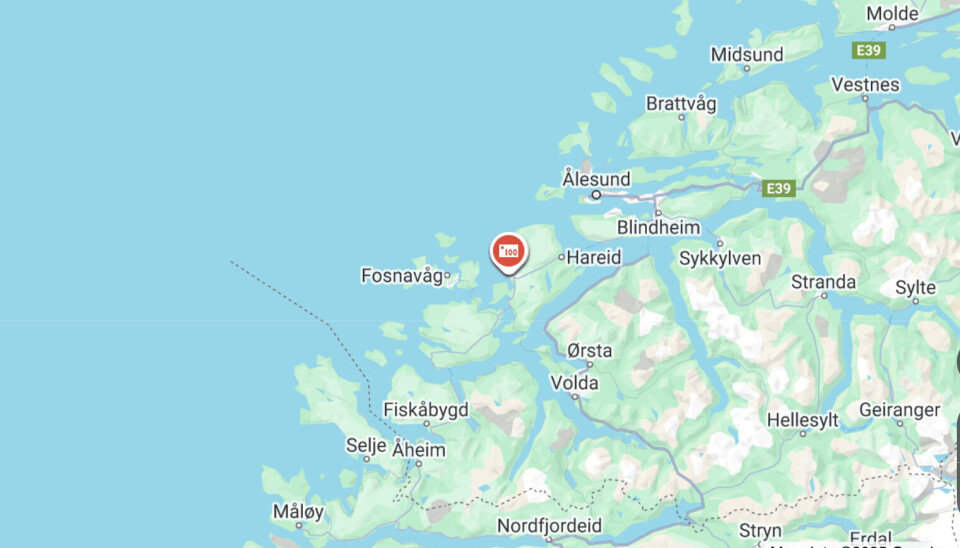 Den røde prikken er Ulsteinvik på kartet, like under Ålesund.