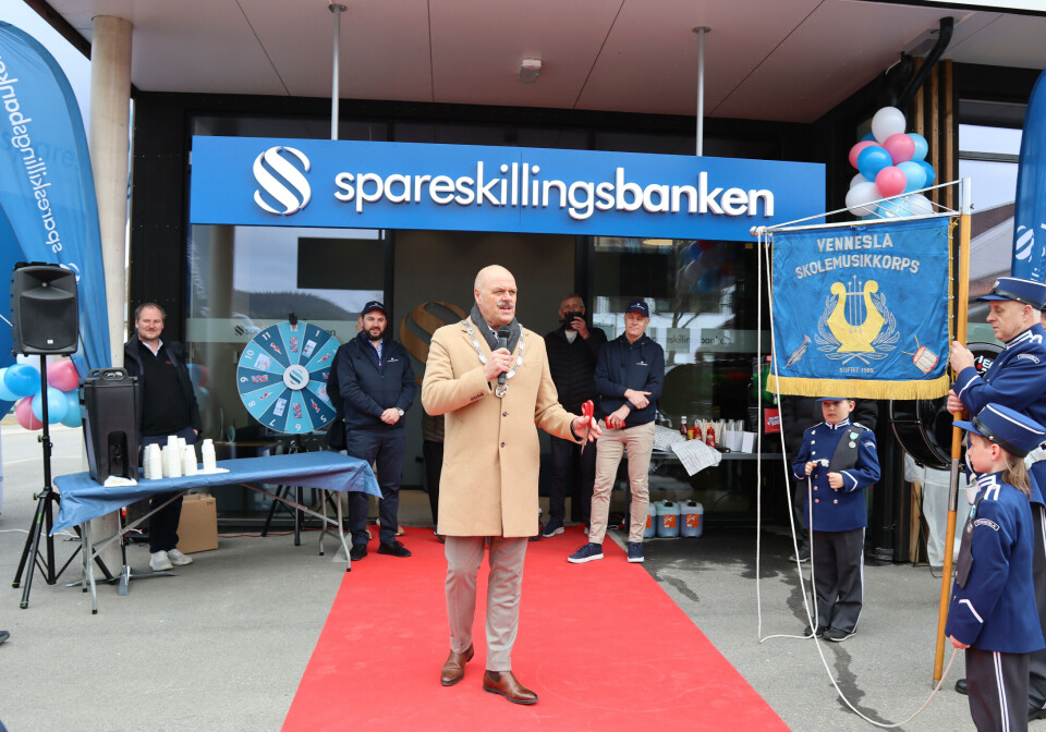 Spareskillingsbanken åpnet nylig sitt andre kontor. Spareskillingsbanken åpnet nylig sitt andre kontor.