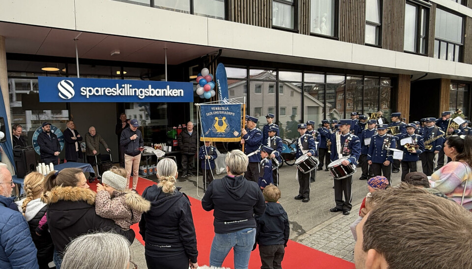 Korpset stilte på åpningen i nye uniformer fra Spareskillingsbanken. Korpset stilte på åpningen i nye uniformer fra Spareskillingsbanken.