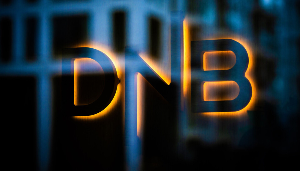 DNBs logo i vinduet utenfor hovedkontoret. DNBs logo i vinduet utenfor hovedkontoret.