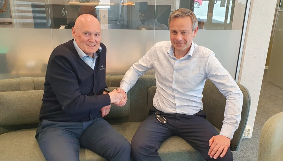 Banksjefene i de to bankene. Fra v.: Magne Bjørnstad i Rindal Sparebank og Knut Marius Skoglund i Orkla Sparebank.