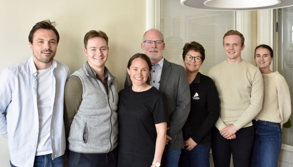 Viseadministrerende direktør i Trøndelag Sparebank Inge Hårstad, sammen med noen av bankens unge og lovende. Fra venstre, Fredrik Sødal, Håkon Hjelen, Hilde Dalum (Trøndelag regnskap), Inge Hårstad, Kristin Kjønsvik, Adrian Kristiansen (Trøndelag regnskap) og Hedvig Schei