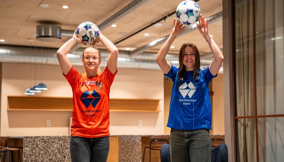 Kapteiner klare for derby: Mette Osvold Muri (AaFK Fortuna) og Laura Guldbjerg Pedersen (Molde FK).