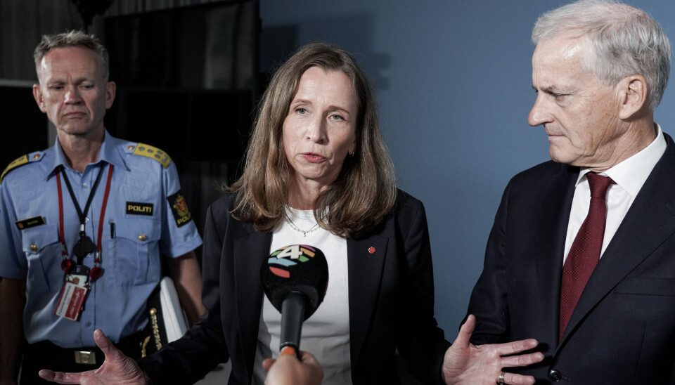 Statsminister Jonas Gahr Støre og justis- og beredskapsminister Astri Aas-Hansen møter politidirektør Håkon Skulstad, assisterende Kripos-sjef Ketil Haukaas, Økokrim-sjef Pål Lønseth, politimester i Oslo Ida Melbo Øystese og riksadvokat Jørn Sigurd Maurud for å få en oppdatering om satsingen mot kriminalitet og kriminelle nettverk.