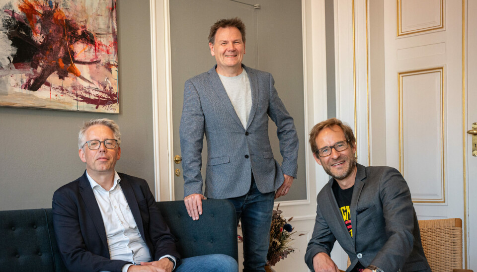 Fra v.: Medgründer og administrerende direktør i Inverid, Maarten Wegdam, omsetningsdirektør Wil Janssen i Inverid og administrerende direktør Asger Hattel i Signicat.