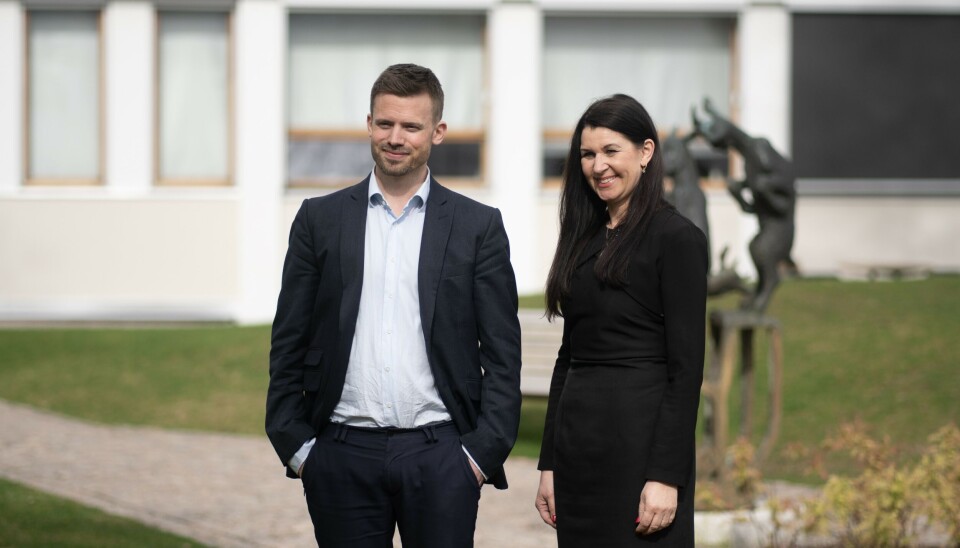 Finansdirektør Njål Grønsund og administrerende direktør Heidi Nag Flikka i Flekkefjord Sparebank. Finansdirektør Njål Grønsund og administrerende direktør Heidi Nag Flikka i Flekkefjord Sparebank.