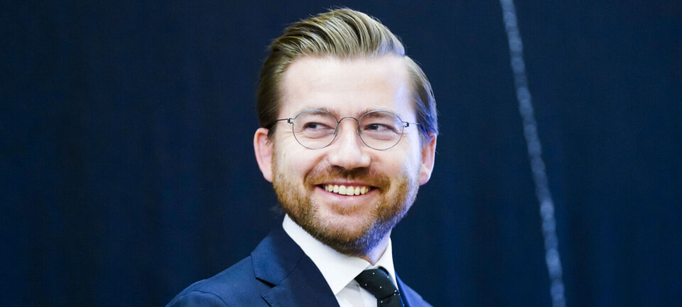 Åpner for at sosiale medier og teleoperatører må være på å dekke svindeltap