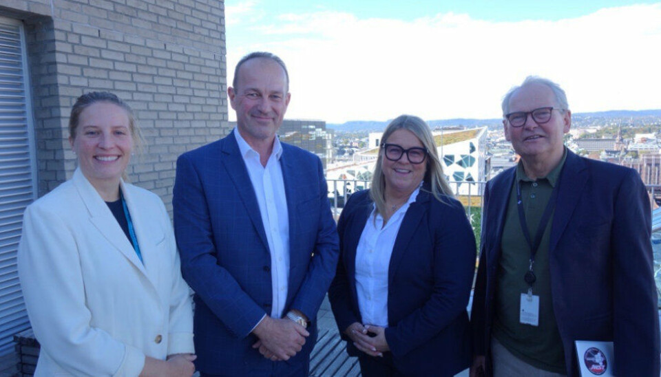 Fra venstre: konserndirektør for teknologitjenester i DNB, Elin Sandnes, strategisk salgsdirektør i Kyndryl, Stefan Grönlund, administrerende direktør for Kyndryl i Norden og Baltikum, Beda Grahn, og divisjonsdirektør i teknologitjenester hos DNB, Øyvind Trangerud.