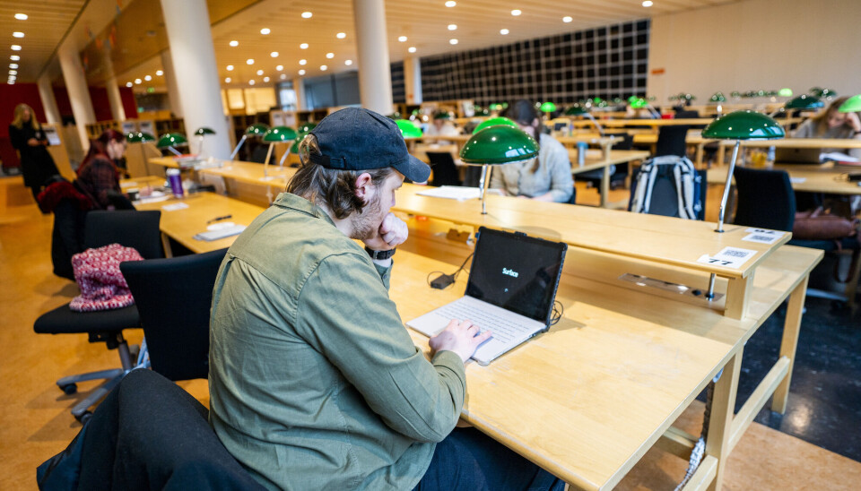 En ny undersøkelse viser at ni av ti masterstudenter er fornøyde med utdanningen de tok. To av tre opplever at jobbmulighetene har vært som forventet eller bedre. Lesesalen ved UiO.