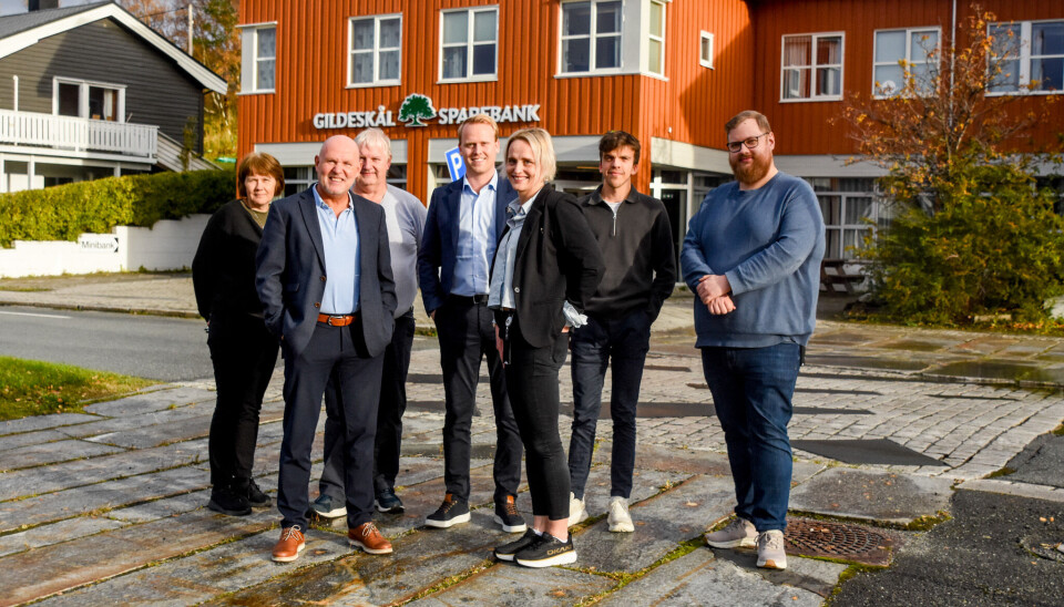Fra venstre: leder dagligbank Grete Fredriksen, banksjef Bjørn Tore Hansen, risiko- og etterlevelsesansvarlig Bernt Moe Hansen, assisterende banksjef Vetle Figenschau-Imøy, kunderådgiver Hanne Sofie Vindvik, rådgiver Johannes Pedersen og dagligbank Jonas Larsen.