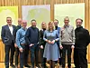 Jan Erik Kjerpeseth (konsernsjef, Sparebanken Norge), Eivind Eikeland (prosjektleder), Alexander Kristensen (BRG), Eivind Hennig (BRG), Bente Svensen (jury), Siren Sundland (jury), Jan Erik Rossow (jury), Geir Hille (BRG) og Gisle Nataas (NAL og jurysekretær).